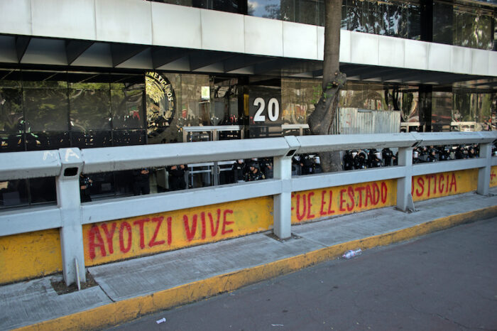 Ayotzinapa Vive protesta
