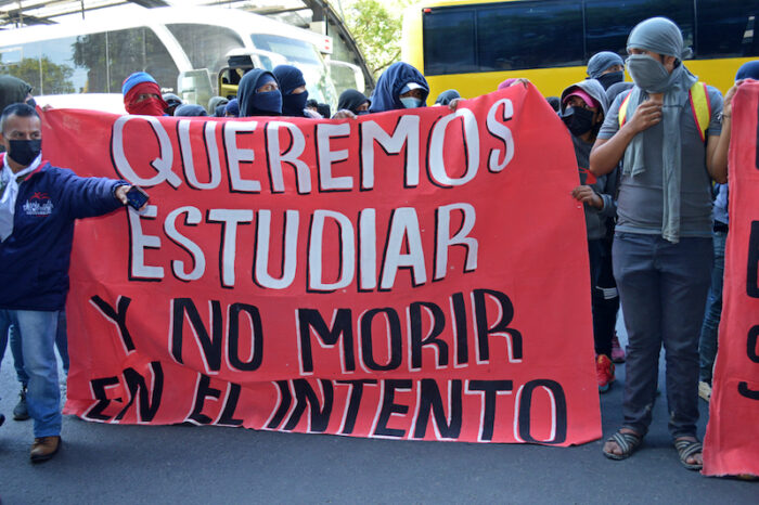 Marcha de normalistas Ayotzinapa
