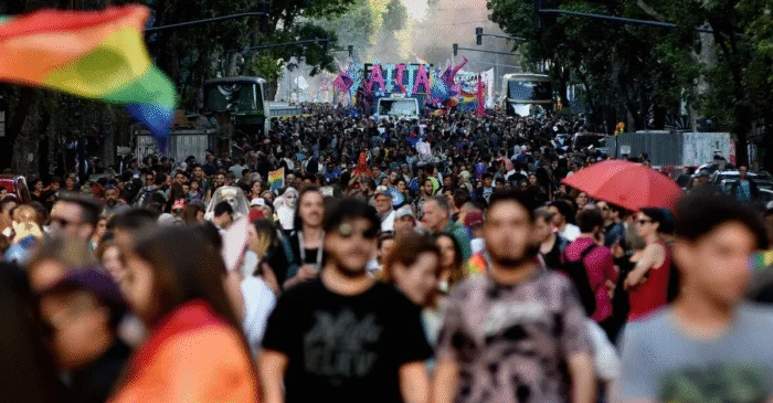 Cómo combatir la homofobia, bifobia y transfobia